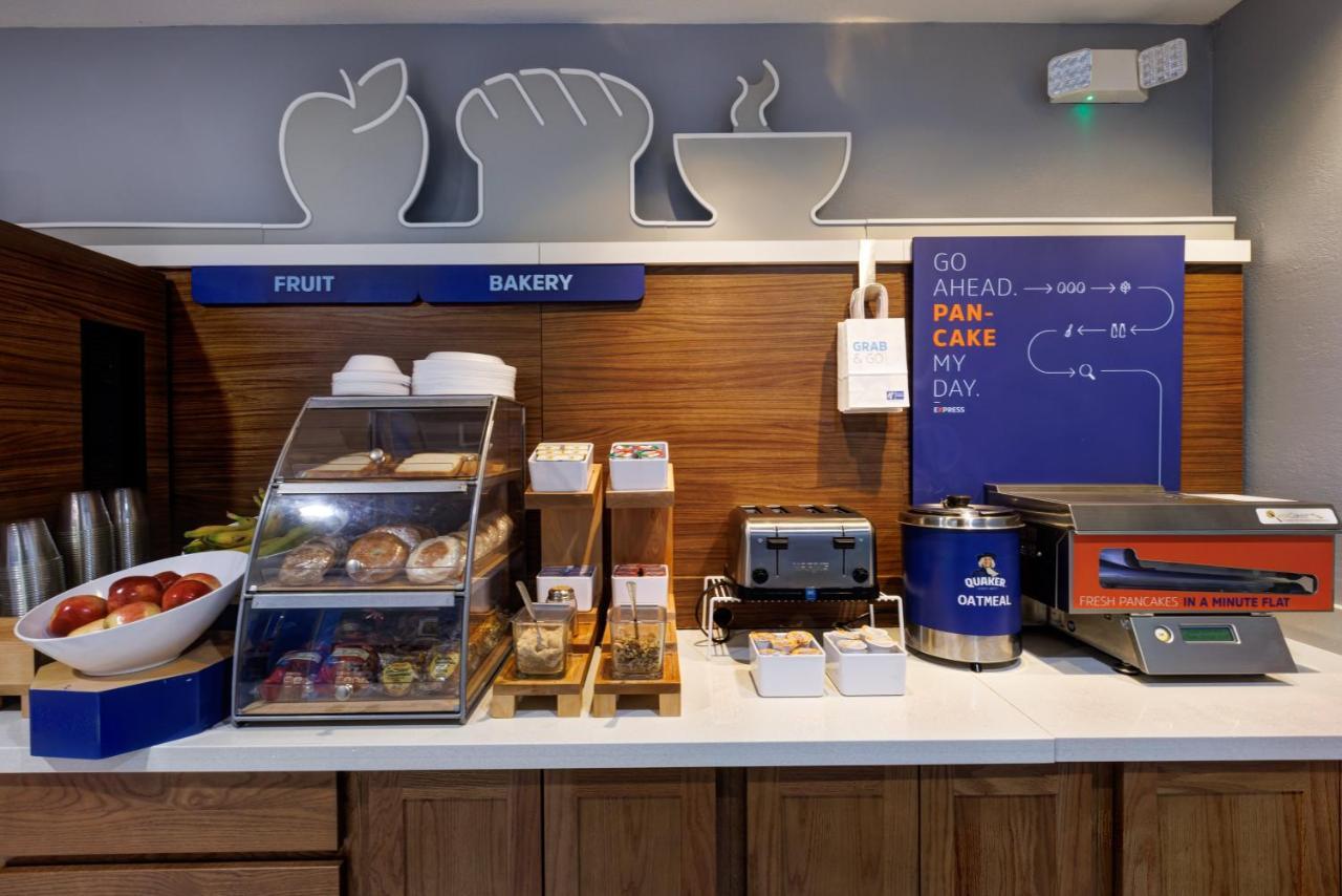 Holiday Inn Express Hotel & Suites Shelbyville By Ihg Eksteriør billede